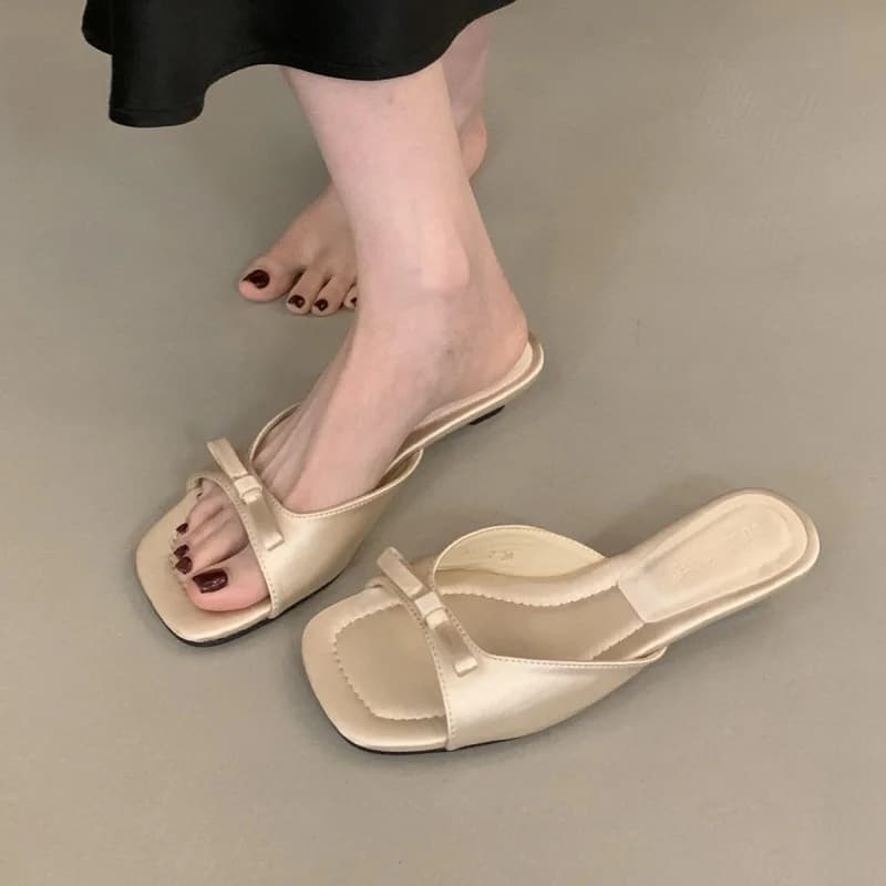 Bailamos 2025 nouveau confortable talon bas tête carrée sandales doux arc soie talon épais pantoufle