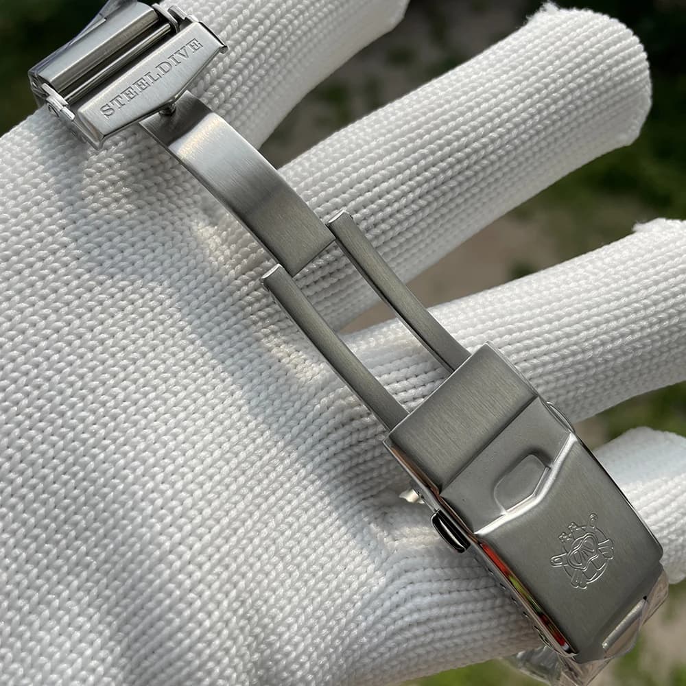 Montre de plongée pour homme SD1970 Steeldive, cadran Sunray, bracelet à fermoir fraisé, boîtier de 