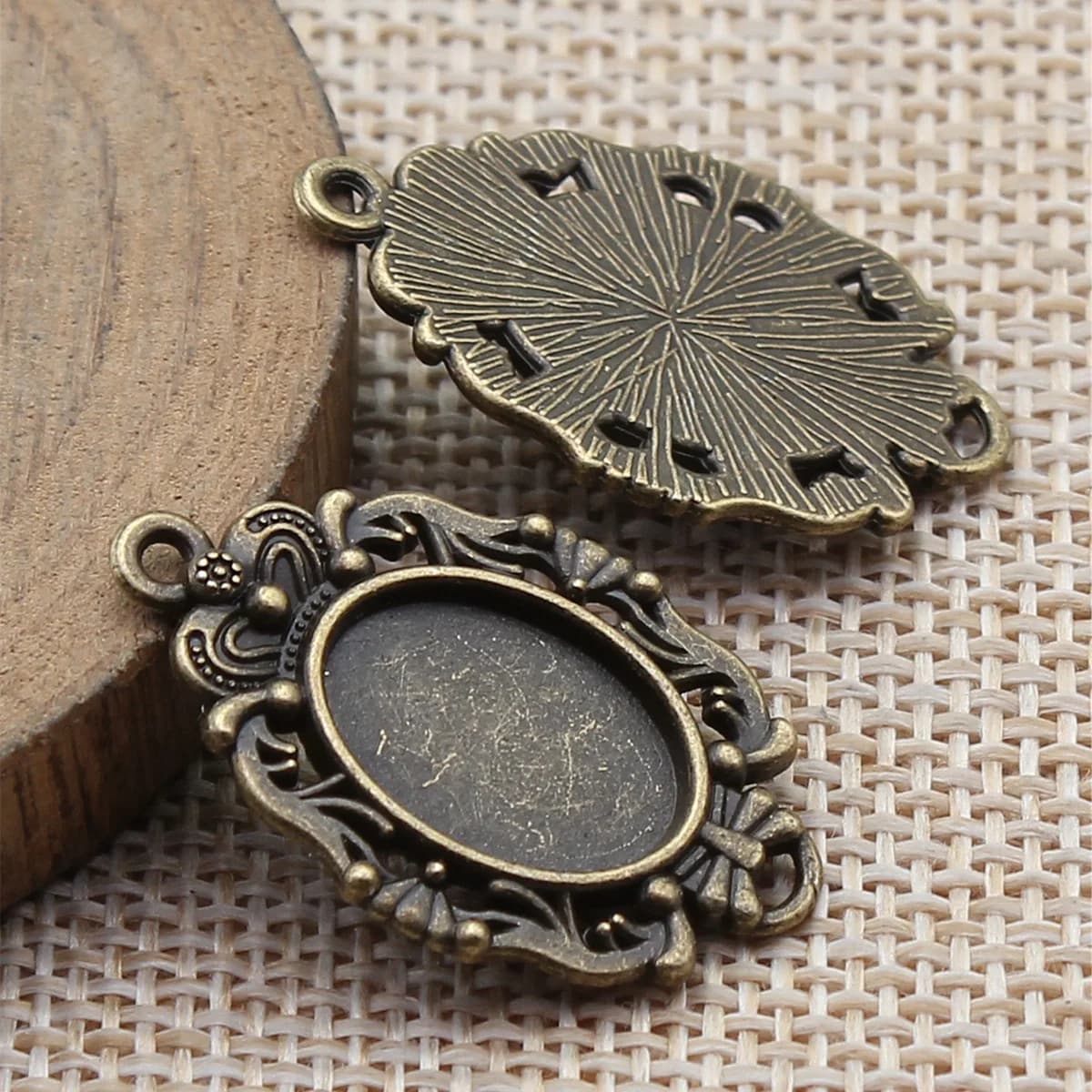 20 pièces de supports de pendentifs cabochon ovales style vintage, taille intérieure 10x14mm (0.39x0