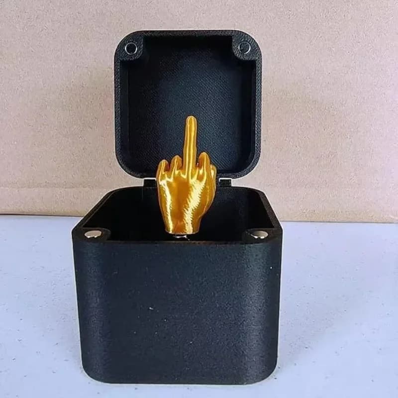 Boîte cadeau pop-up au milieu, bureau créatif, décoration de maison, cadeaux, nouveauté au doigt du