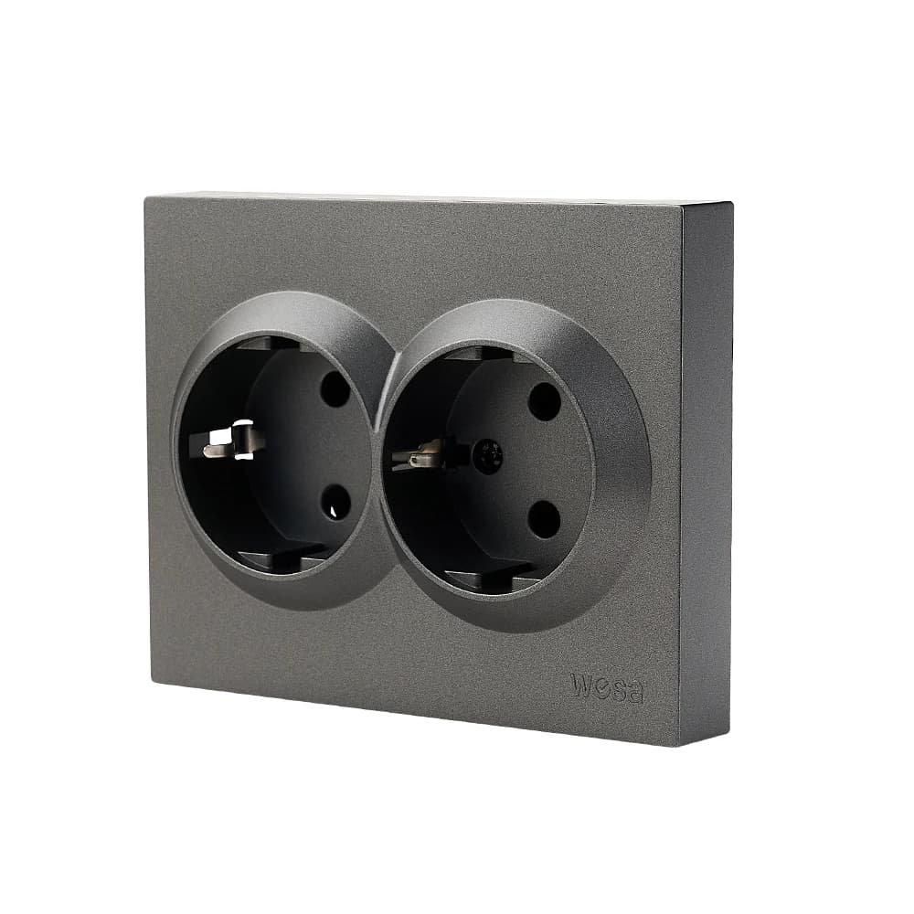 Prises électriques grises avec mise à la terre, prises en plastique classiques, prises de courant AC