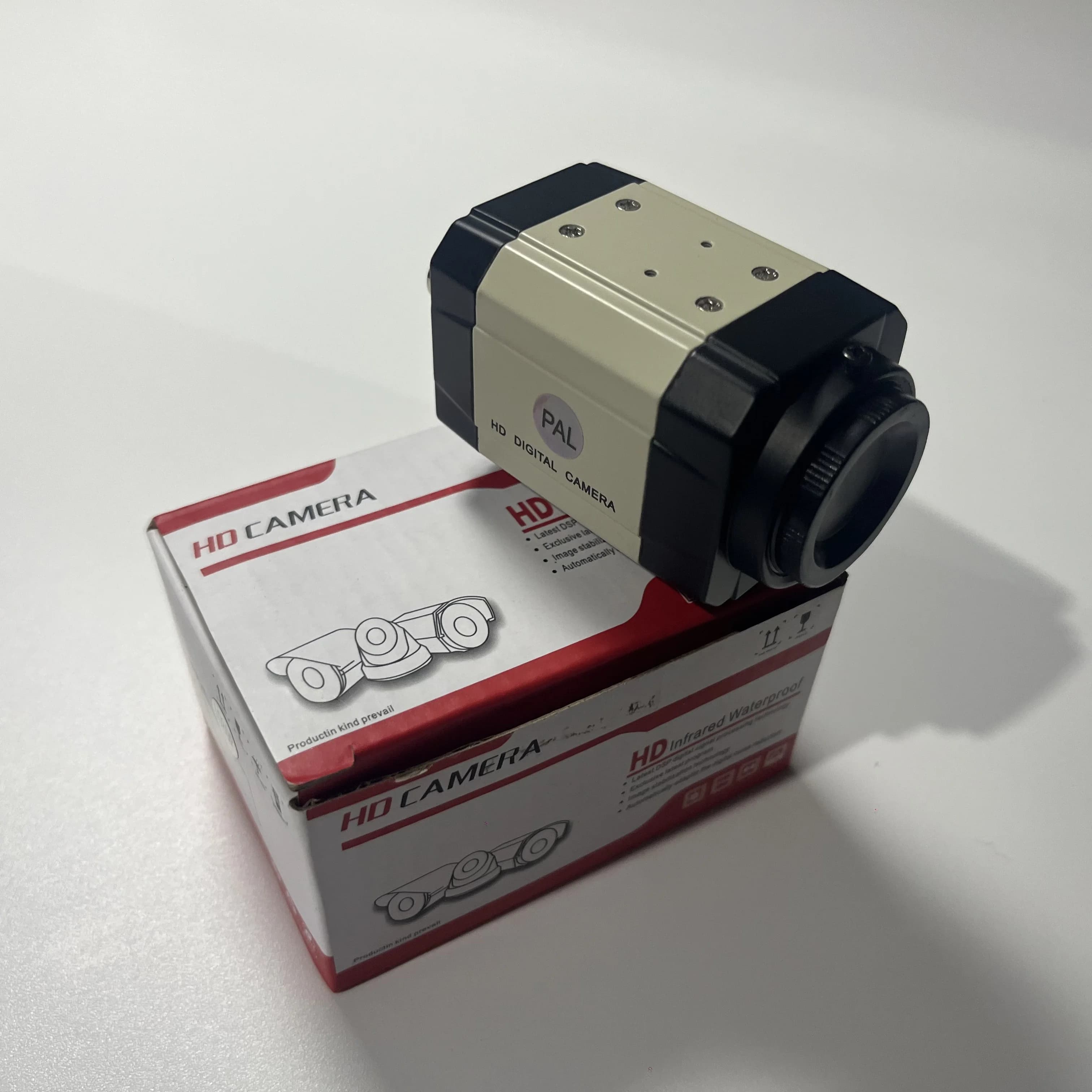 Caméra de sécurité analogique HD 1080P AHD CVI TVI CVBs 4-en-1 mini CCTV avec monture CS, boîtier de