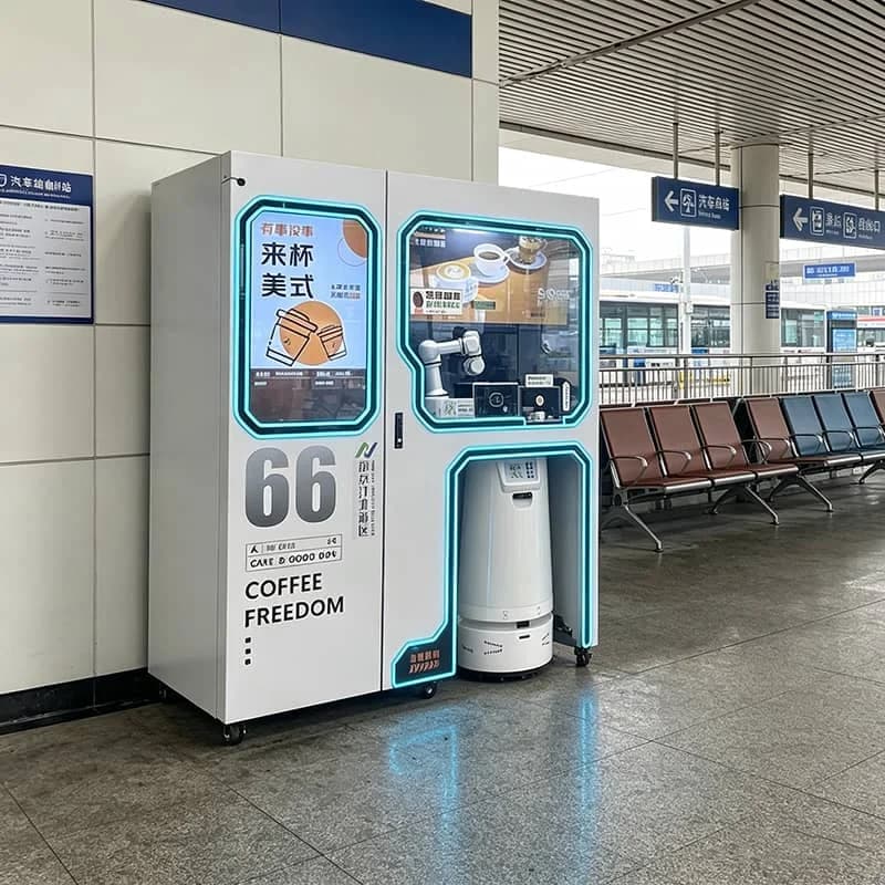 Bras robotisé pour café de qualité supérieure, intégrant la préparation et la distribution, pour les