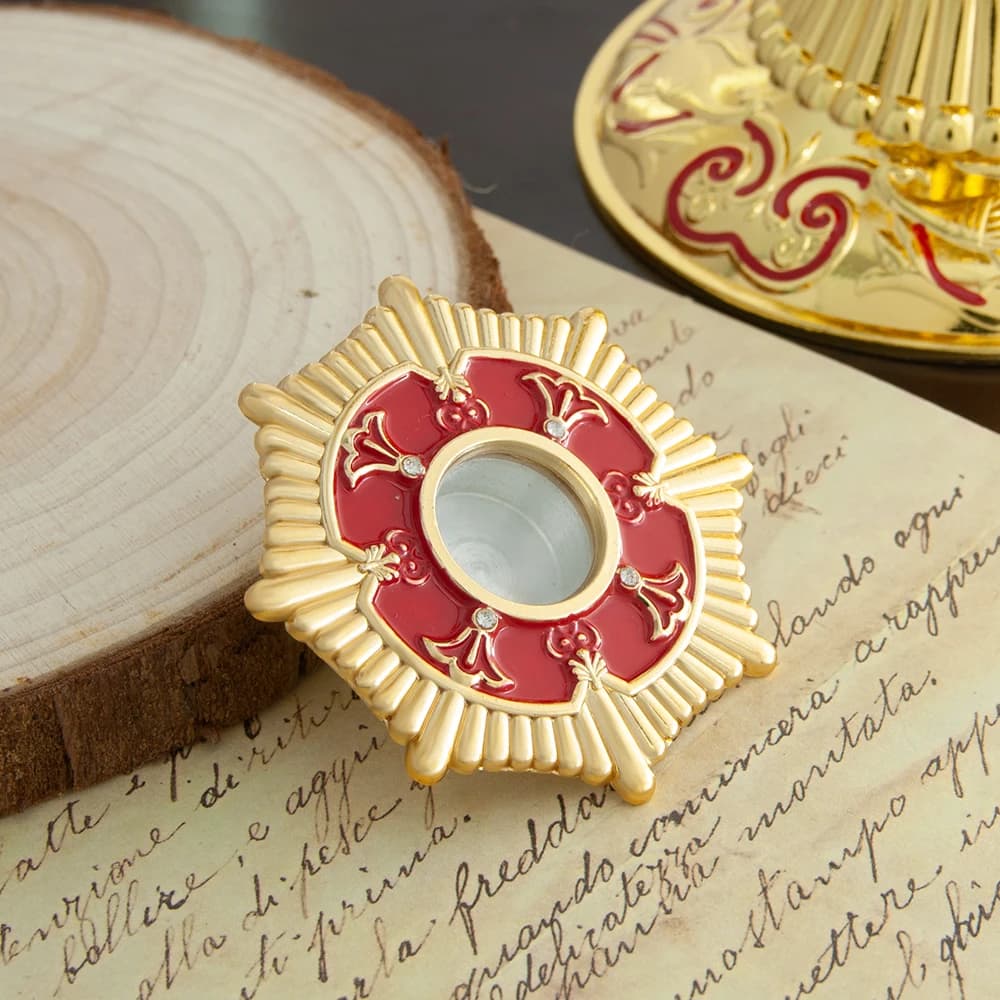 Boîte de reliquaire orthodoxe traditionnelle fabriquée à la main avec des détails exquis, adaptée à