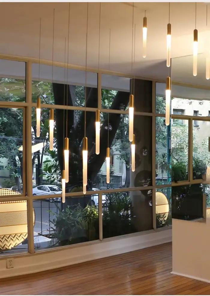 Lustre moderne pour escalier