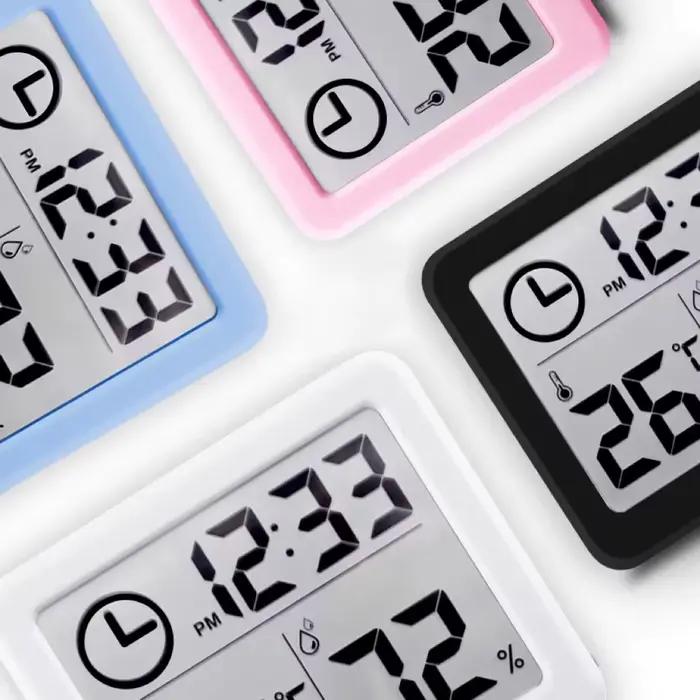 Horloge numérique de bureau avec affichage de la température et de l'humidité