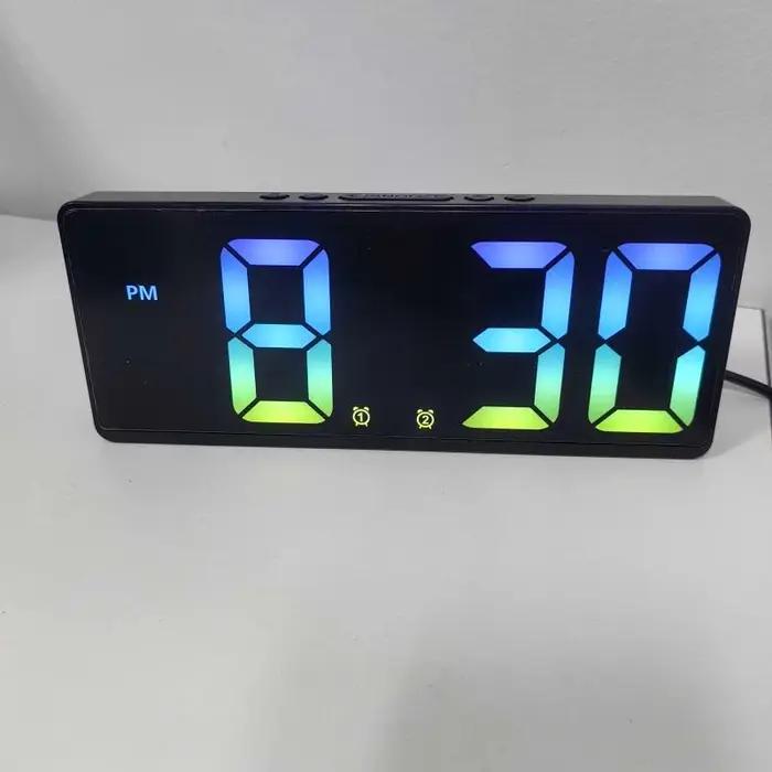 Réveil numérique à commande vocale TeperMobSnooze moderne avec double réveil, mode nuit et fonction anti-satb pour une meilleure expérience de réveil