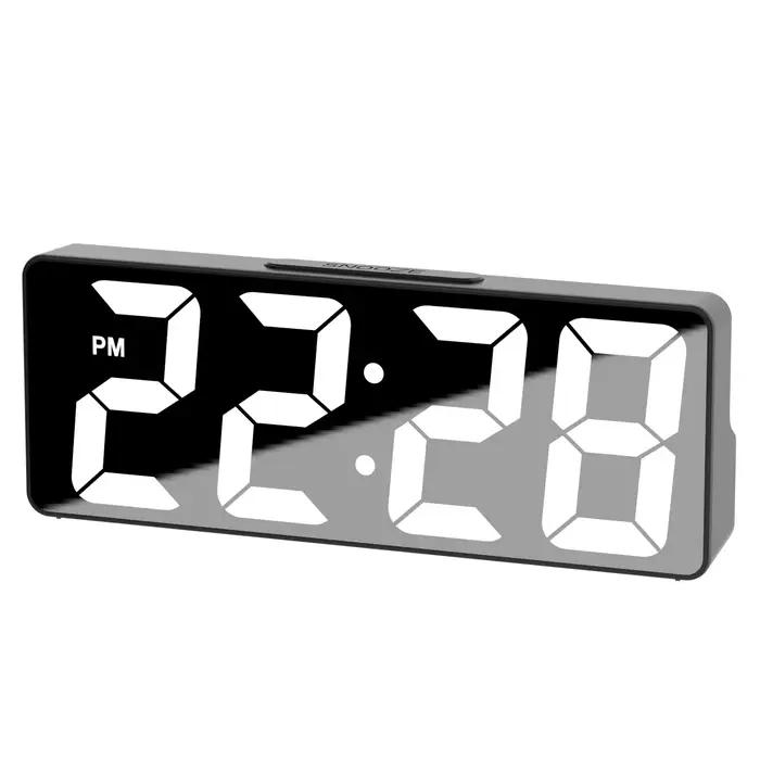 Réveil numérique LED moderne avec affichage 12/24H, surface miroir, luminosité réglable et deux ensembles d'alarmes pour décoration de maison ou cadeau spécial