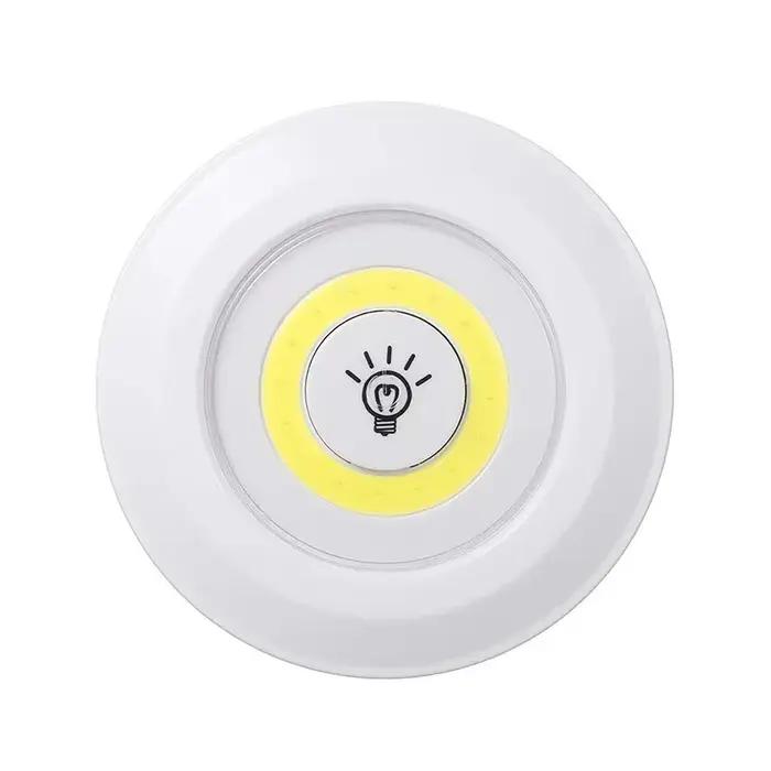 Lumière LED à intensité variable pour sous-meuble